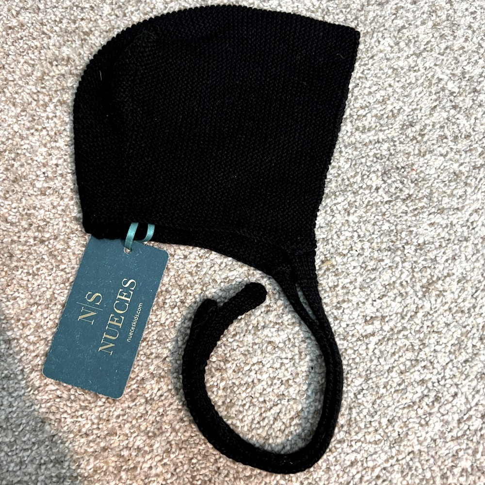 NWT NUECES Black basic Bonnet 18m